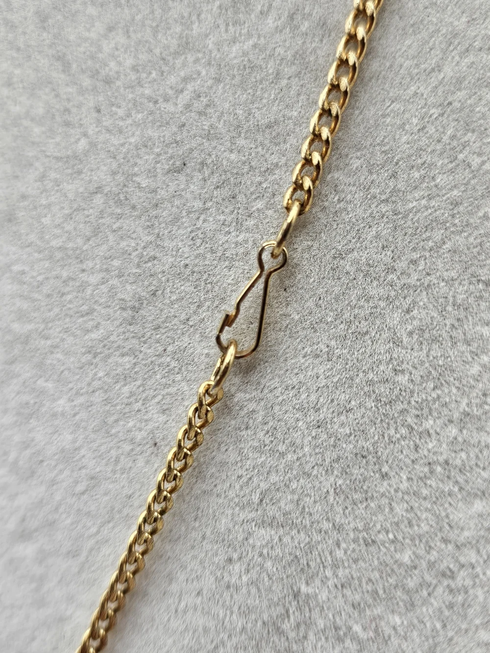 VINTAGE Pale Yellow Faceted Glass Crystal Dangle Gold Tone Pendant Necklace